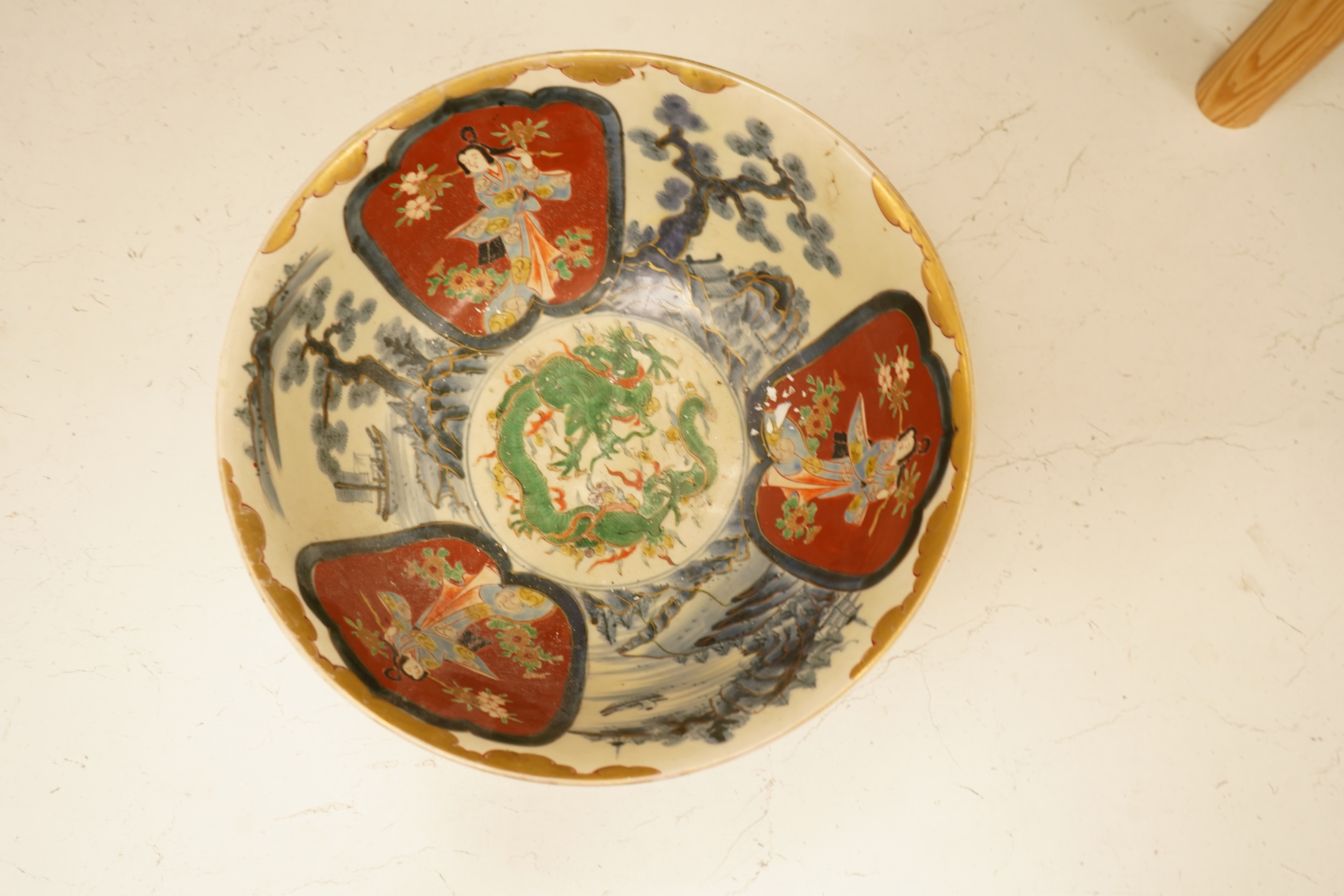 A 19th century Japanese Imari bowl, 31cm in diameter